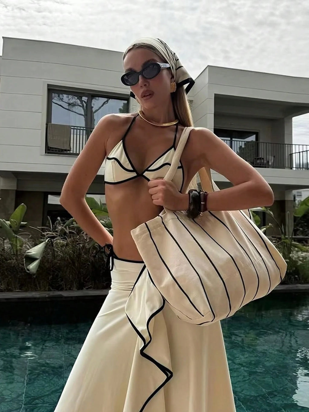 Women's Elegant White Bikini Wavy-Hemmed Three-Piece Swimsuit Summer
