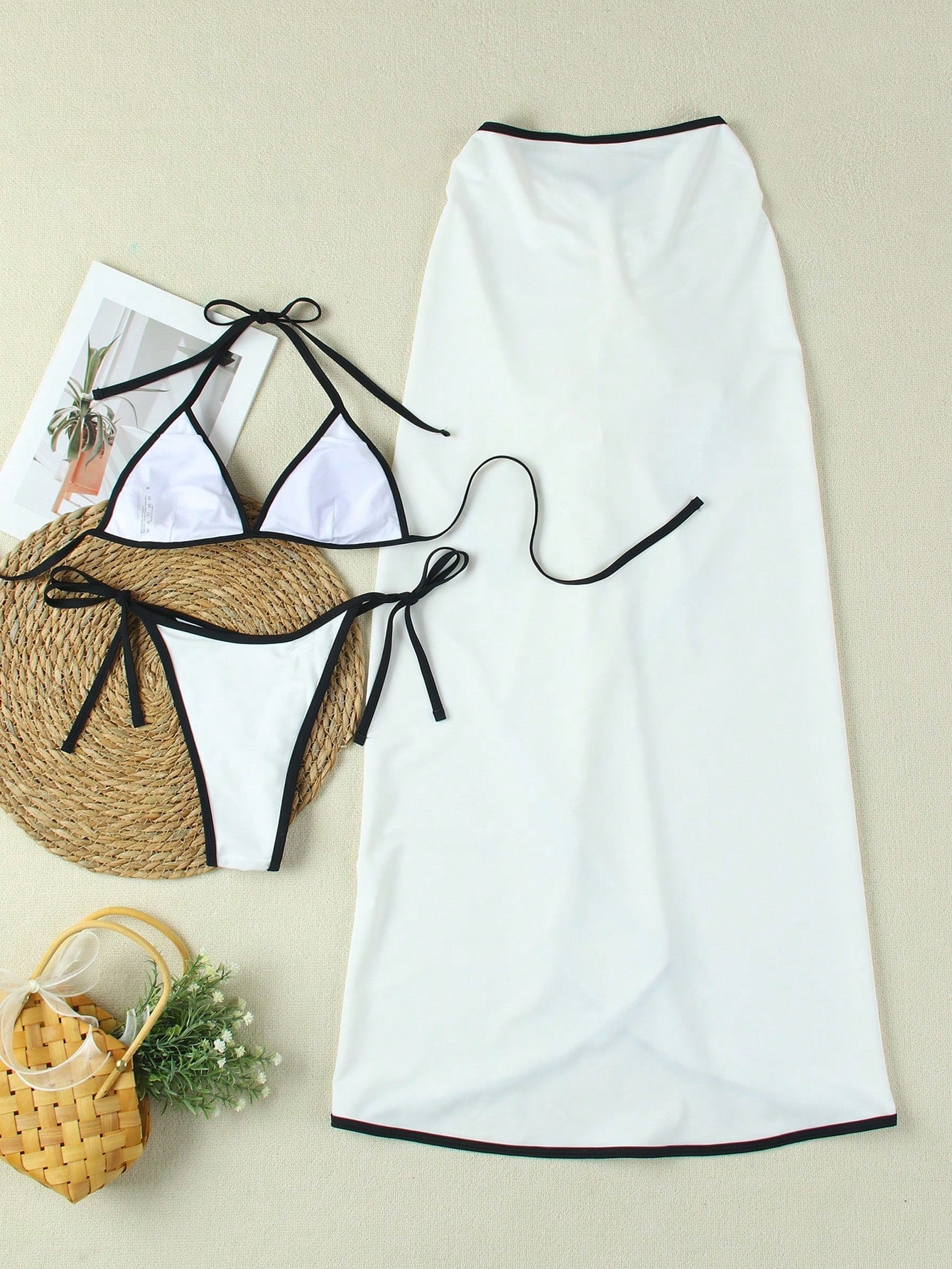 Women's Elegant White Bikini Wavy-Hemmed Three-Piece Swimsuit Summer