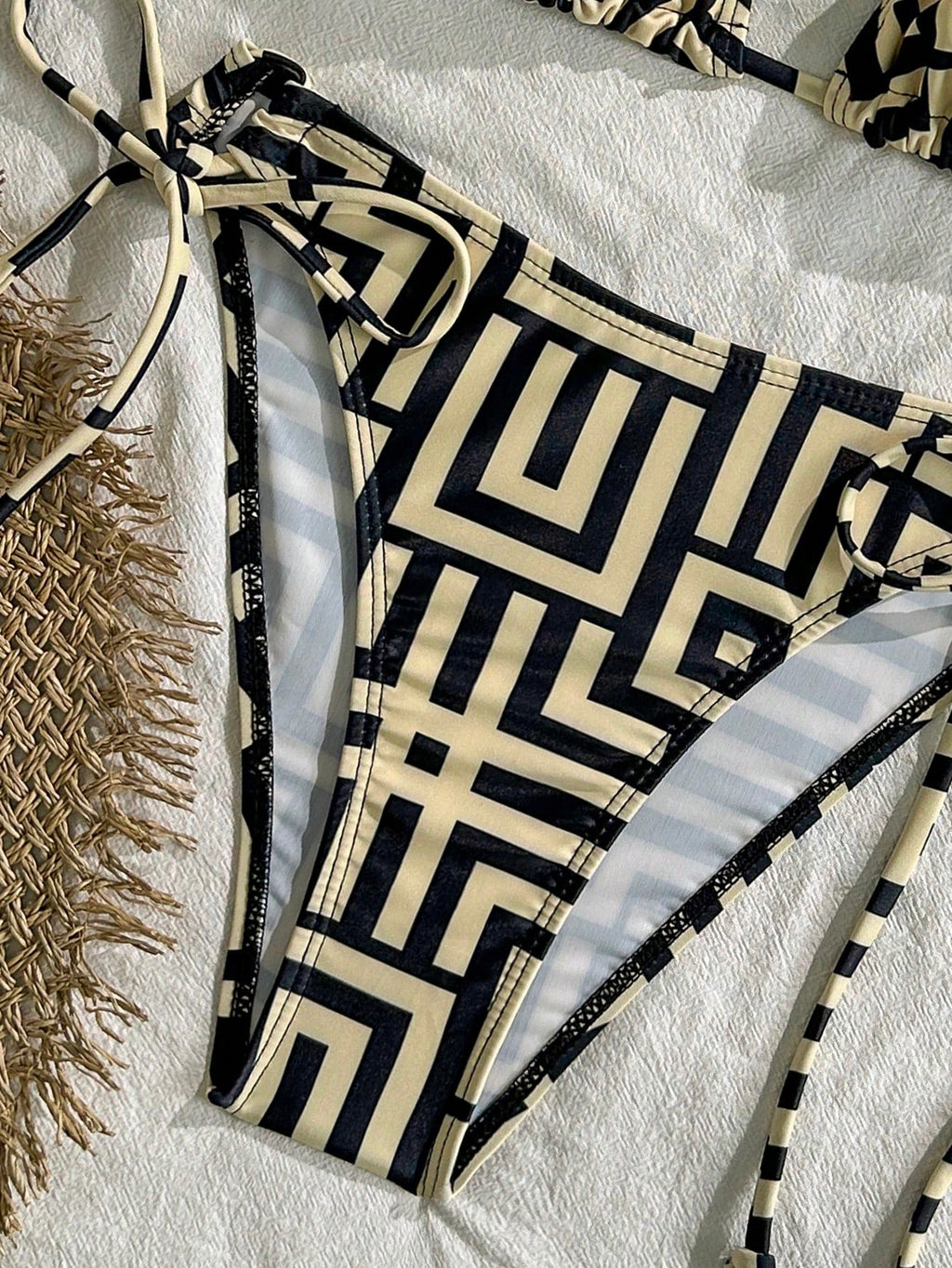 Geometric Pattern High Elasticity Fabric Sexy Women's Halter Bikini