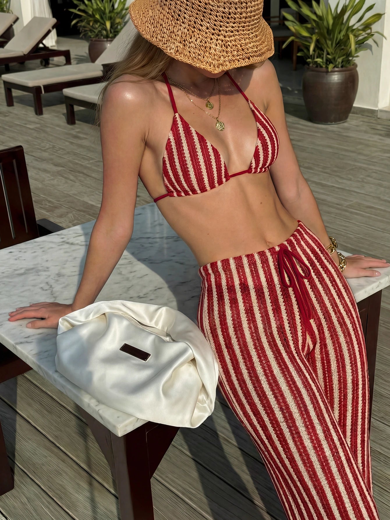 Elegant Women's Striped Knit Bikini Swimwear Set Featuring Halter Neck Top And M