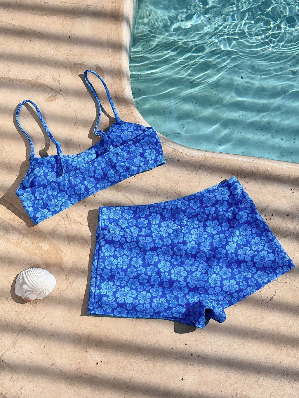 Women's Floral Print Bikini Set, Crop Top And Shorts, Fashionable