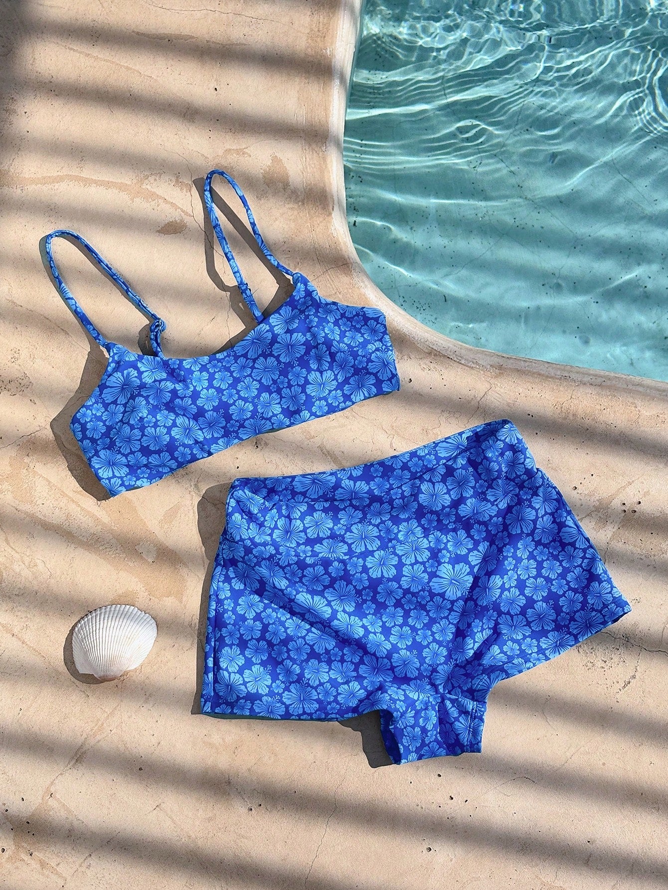 Women's Floral Print Bikini Set, Crop Top And Shorts, Fashionable