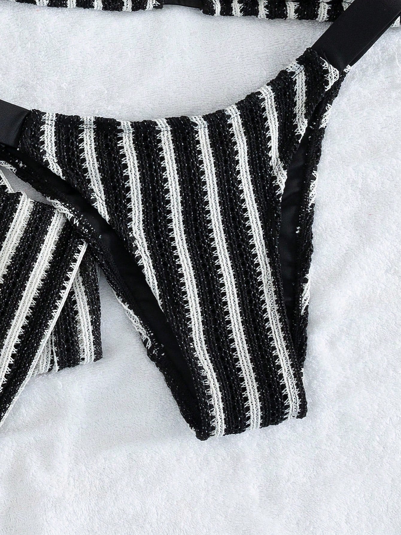 Elegant Women's Striped Knit Bikini Swimwear Set Featuring Halter Neck Top And M
