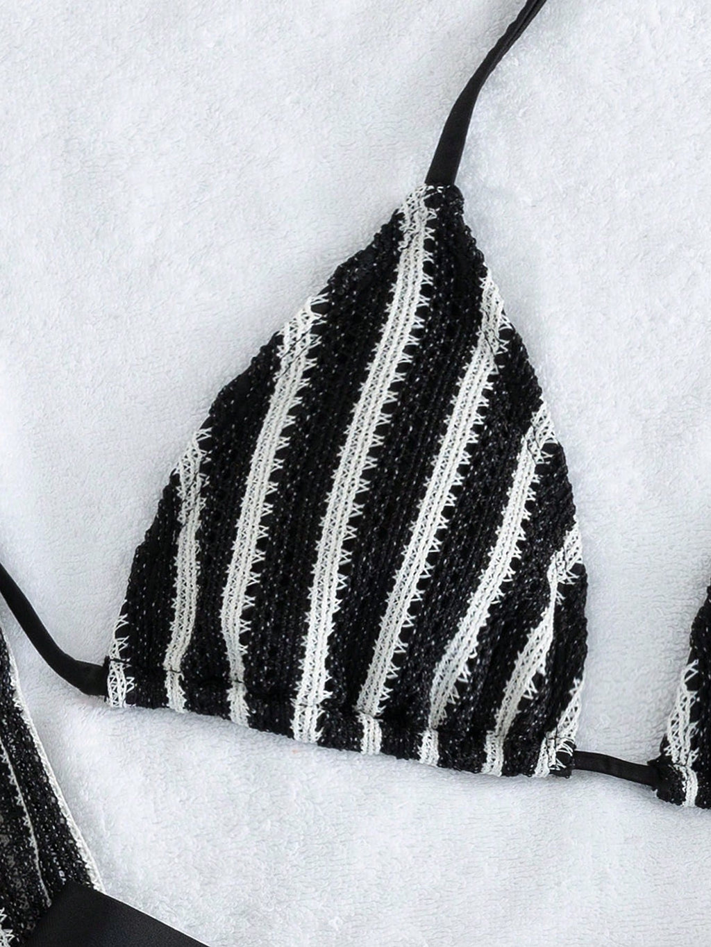 Elegant Women's Striped Knit Bikini Swimwear Set Featuring Halter Neck Top And M