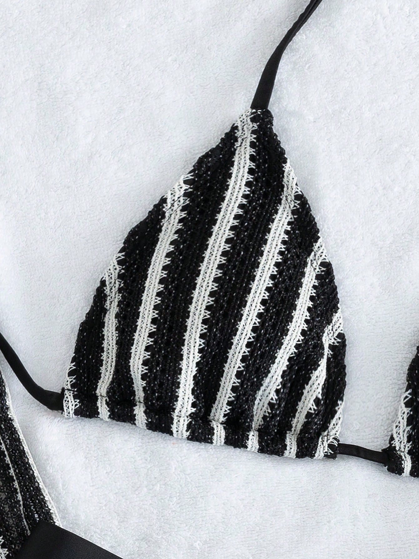 Elegant Women's Striped Knit Bikini Swimwear Set Featuring Halter Neck Top And M