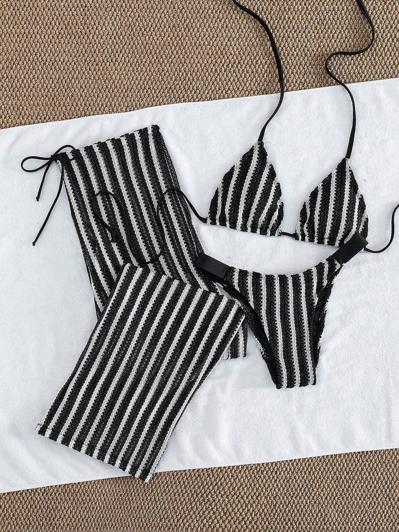 Elegant Women's Striped Knit Bikini Swimwear Set Featuring Halter Neck Top And M