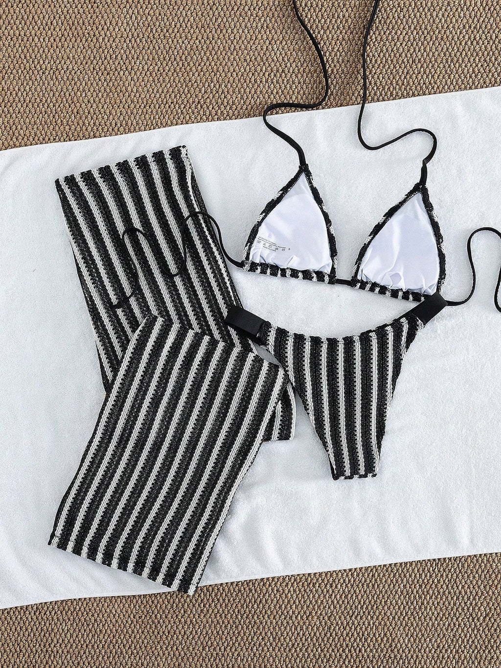 Elegant Women's Striped Knit Bikini Swimwear Set Featuring Halter Neck Top And M
