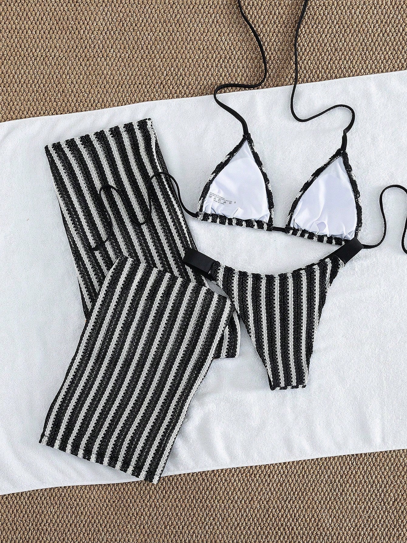 Elegant Women's Striped Knit Bikini Swimwear Set Featuring Halter Neck Top And M