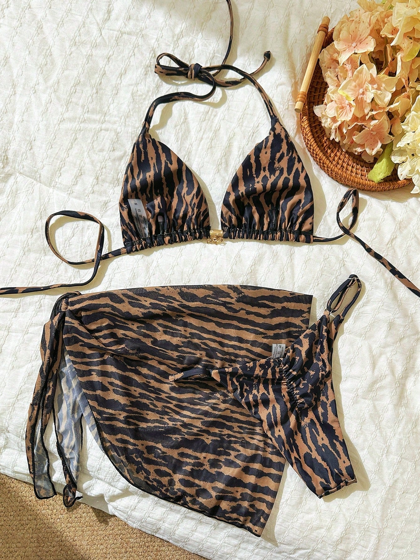 Swim Vcay Women's Random Print Halter Metal Decor Mini Skirt 3-Piece Bikini Set,