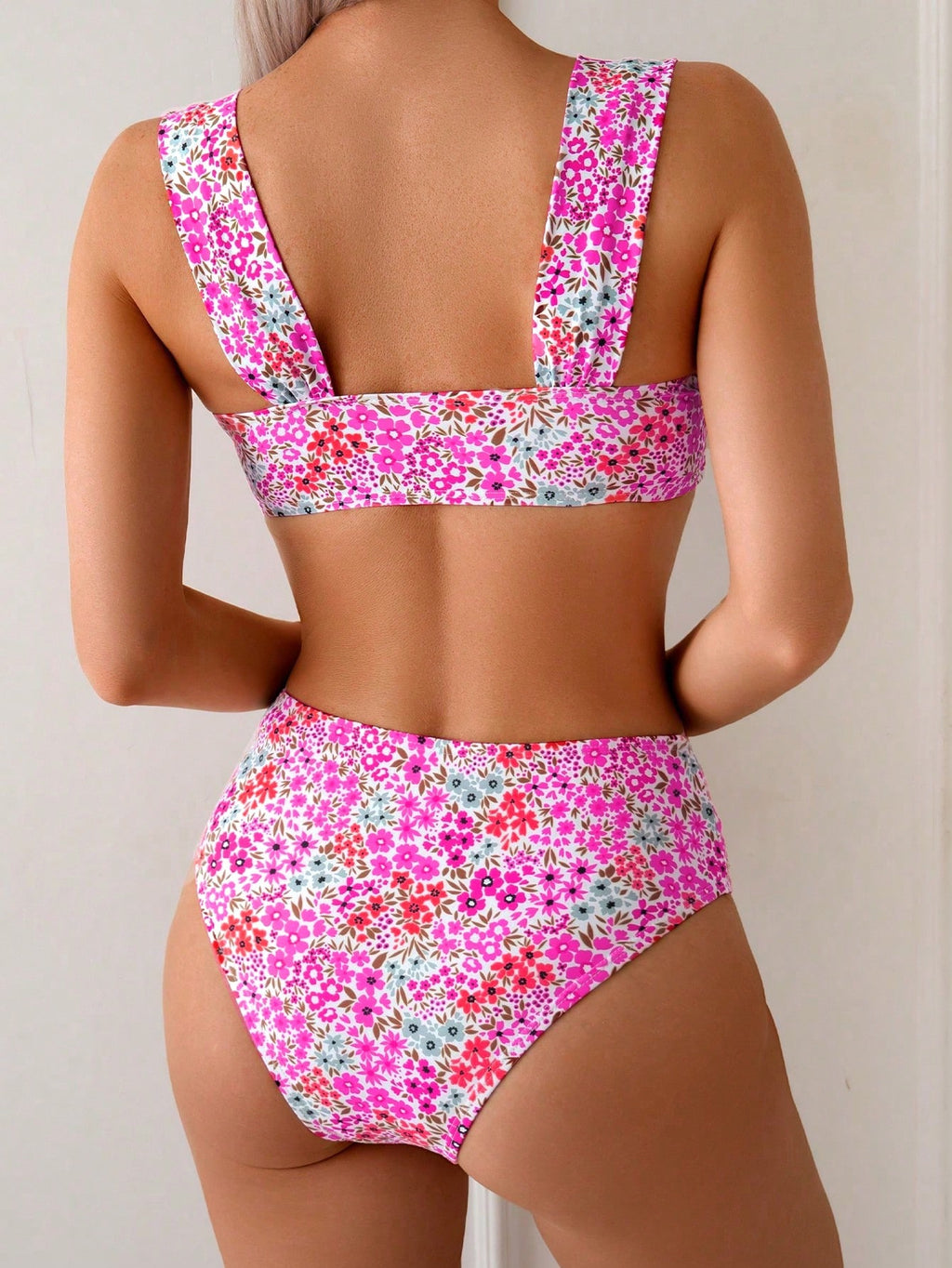 Swim Mod Springbreak Women's New Summer Random Ditsy Floral V-Neck