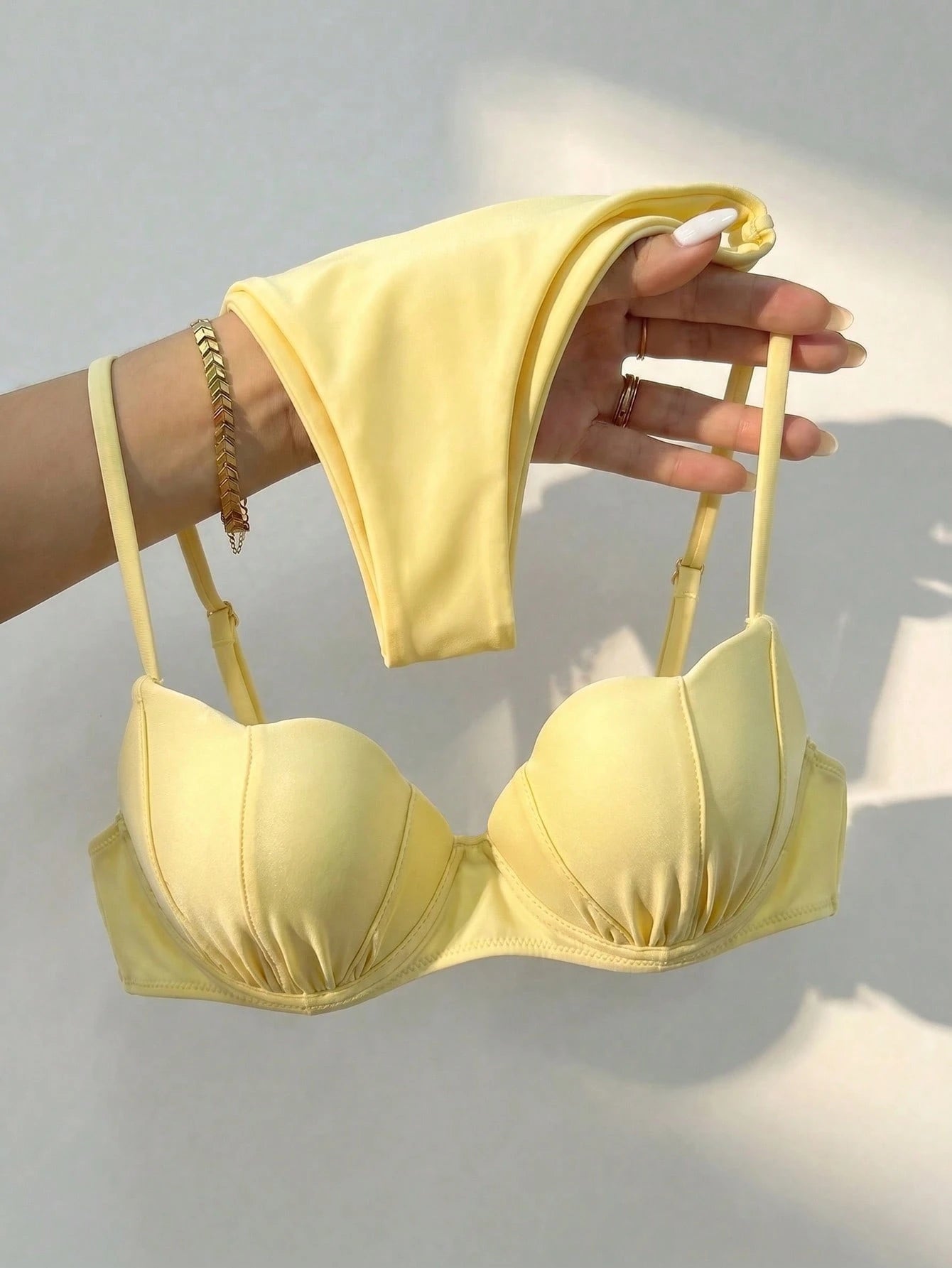 Bikinx Women's Solid Color Shell-Shaped Cup Bikini Set With Spaghetti
