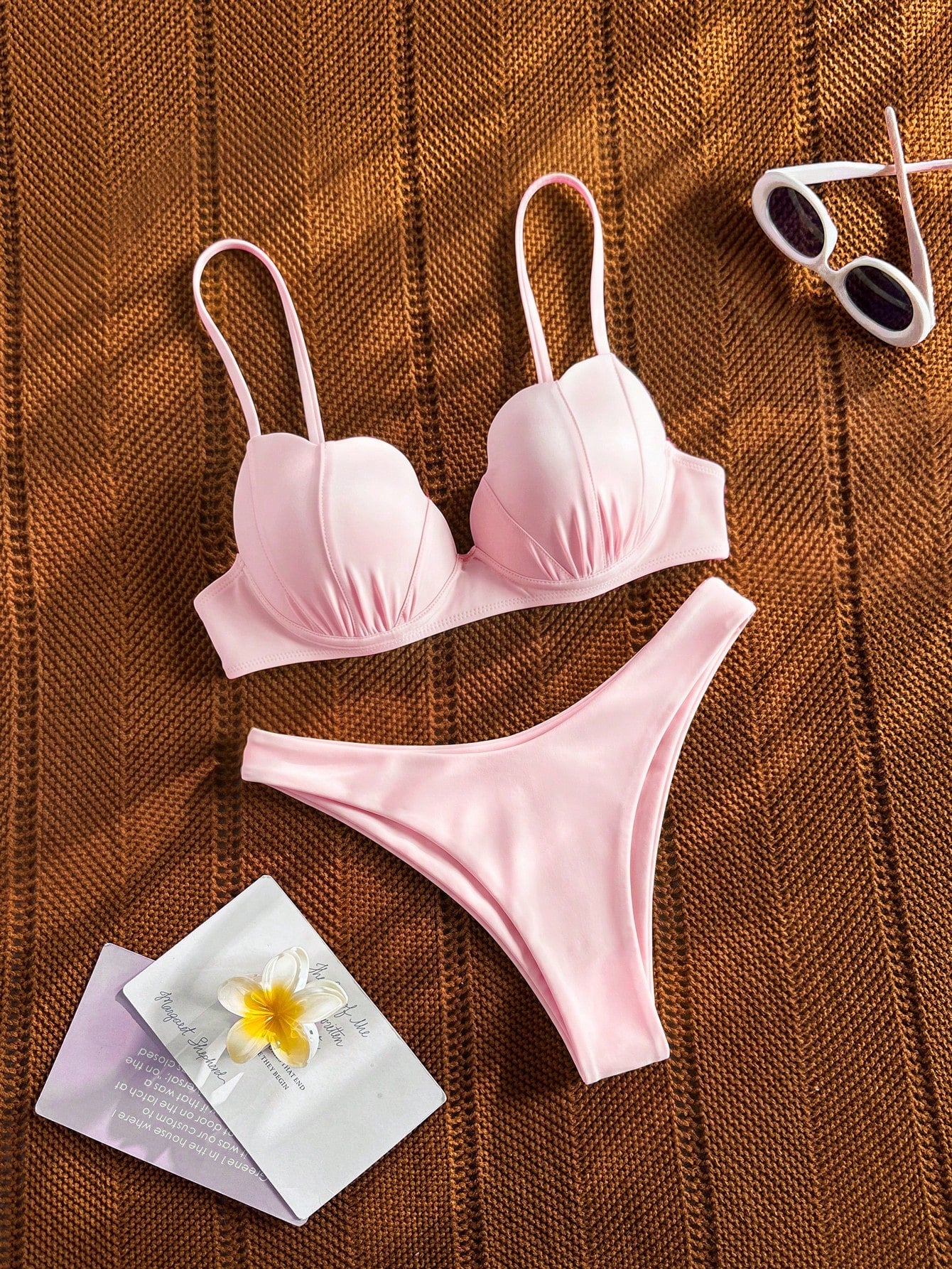 Bikinx Women's Solid Color Shell-Shaped Cup Bikini Set With Spaghetti