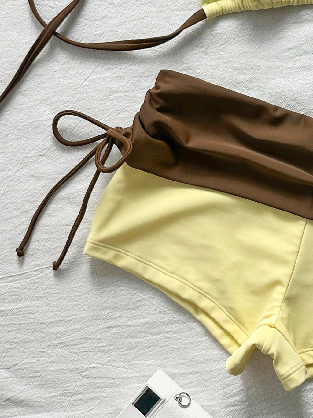 Elavelle Color-Blocked Bikini Set Consisting Of A Neck-Girdle